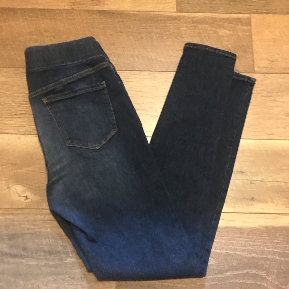 Only navy skinny’s size 4